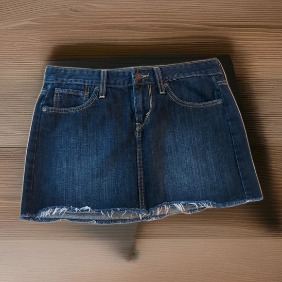 Vintage Levi's Denim Mini Skirt Excellent Shape Size 6 - Picture 1 of 9
